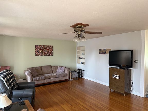 3rd image of 114 12th Ave S