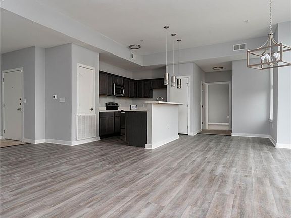 3rd image of 401 E Boyd St Suite 213