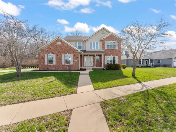 1808 Blue Bird Dr, Mahomet, IL 61853