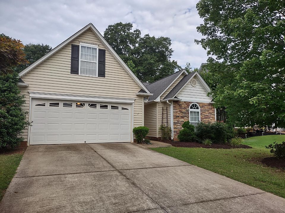1st image of 15 Montreat Ln