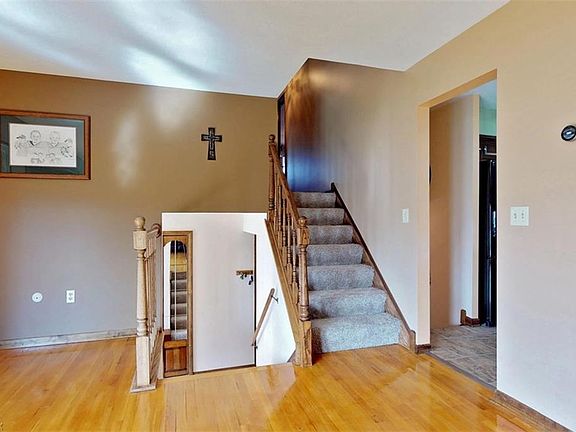 5th image of 1660 Sherman Dr