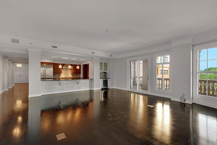 1st image of 404 Kelly Plantation Dr Unit 307