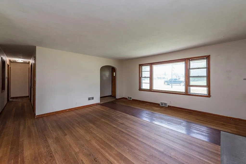 3 bed, 1.5 bath, 1572 sqft, $2,200 — Photo 4