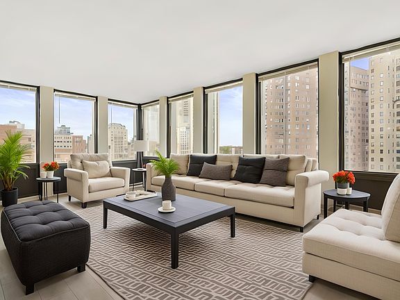 4th image of 444 W Fullerton Pkwy APT 703