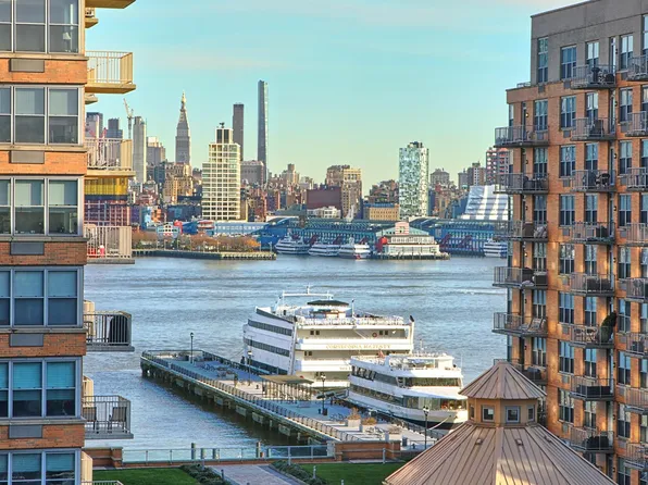 1400 Hudson Street image 1 of 23