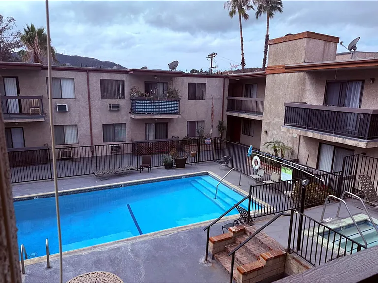 HILLHAVEN APARTMENTS — Photo 14