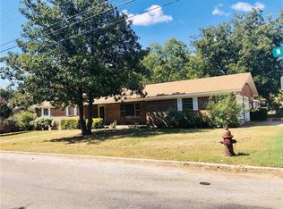 209 N Victor St, Comanche, TX 76442