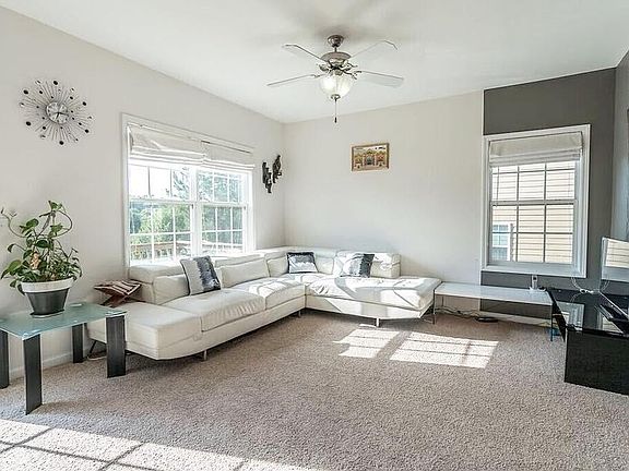 4th image of 2468 Suwanee Pointe Dr