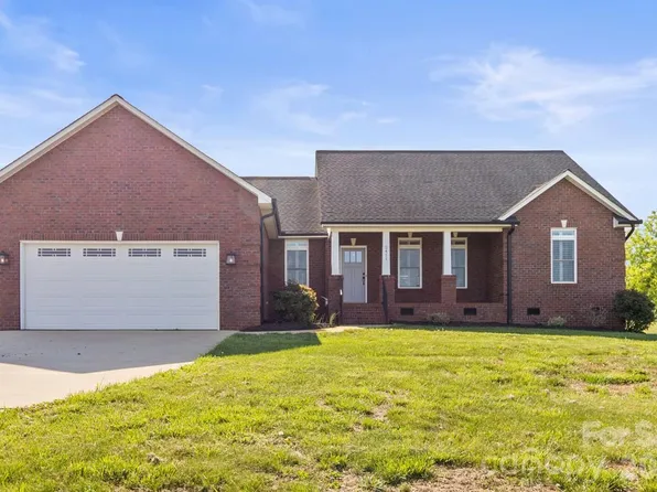2411 Carriage Ln, Lincolnton, NC 28092