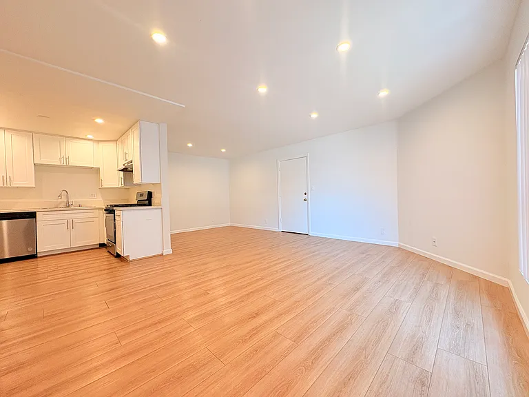 405 Ivy St — Photo 11