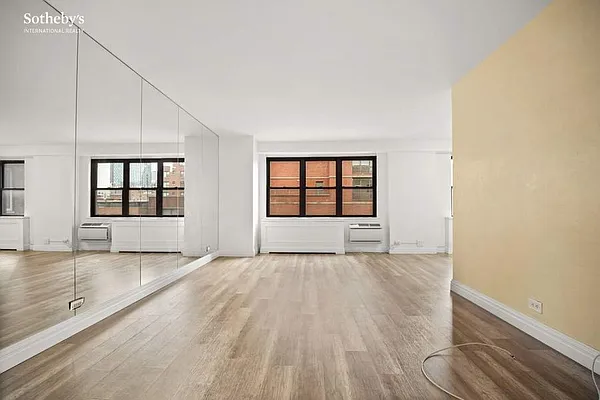 Sold by Sotheby's International Realty | media 6