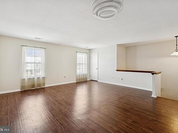 4th image of 1219 Crosshill Ct