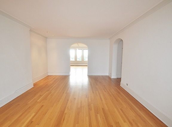 3rd image of 5000 S East End Ave APT 11A