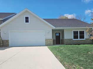 406 5th St #F, Mineral Pt, WI 53565