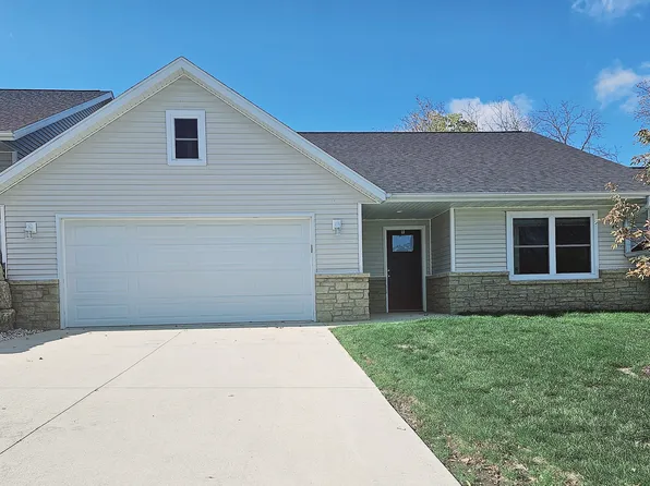 406 5th St #C, Mineral Pt, WI 53565