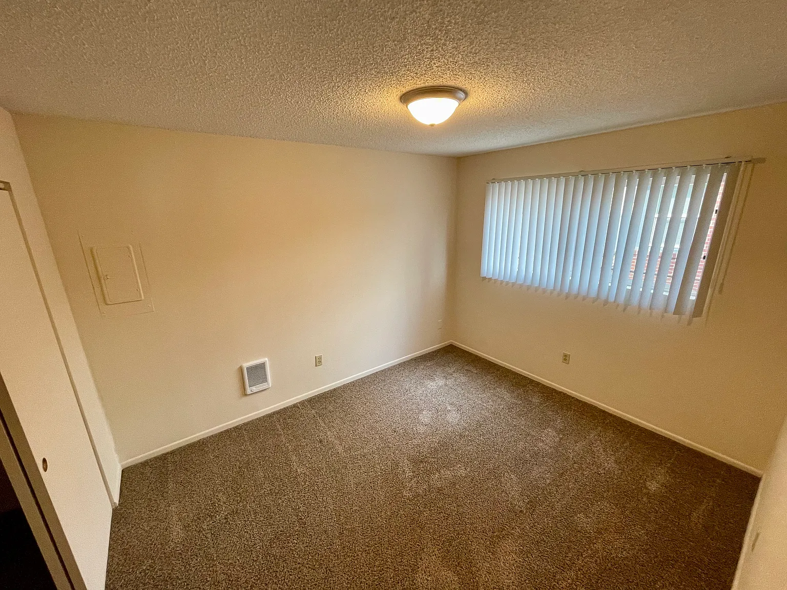 2 bed, 800 sqft, $1,300 — Photo 4
