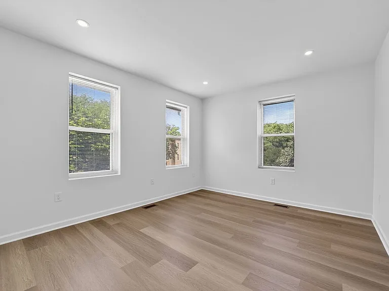 1127 Orren St NE — Photo 13