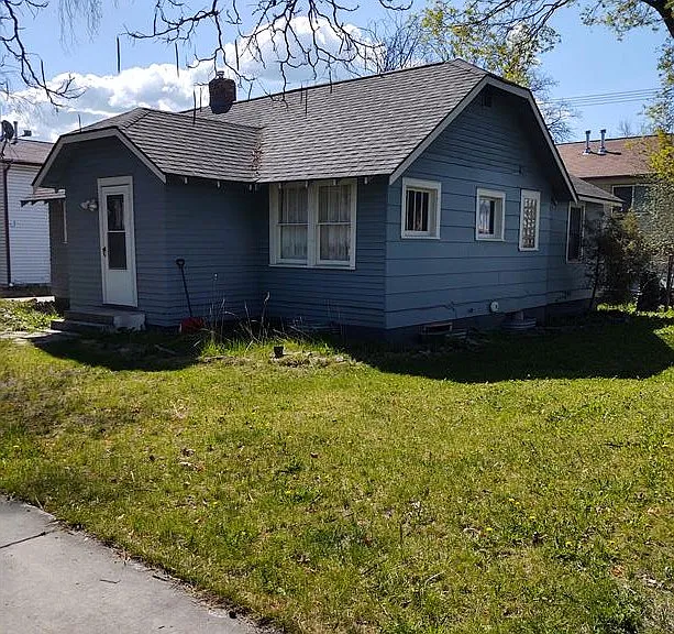 1833 S 14th St W — Photo 1
