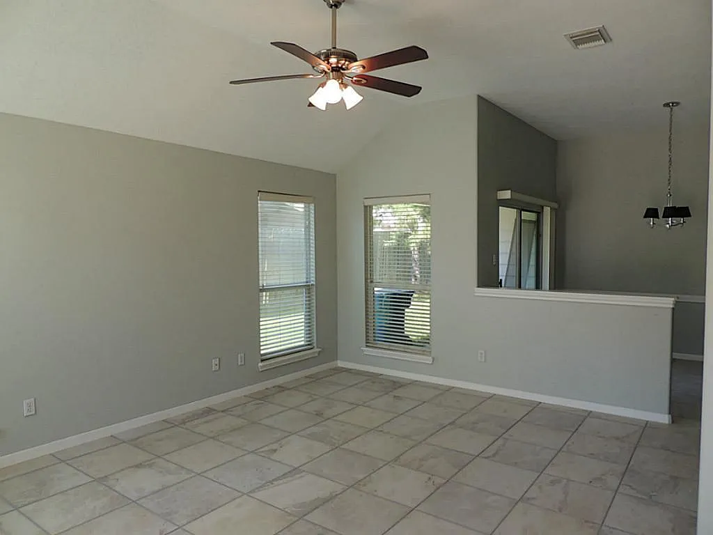 2 bed, 2.0 bath, 1215 sqft, $1,550 — Photo 3