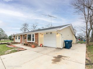 616 S Walnut Ln, Schaumburg, IL 60193