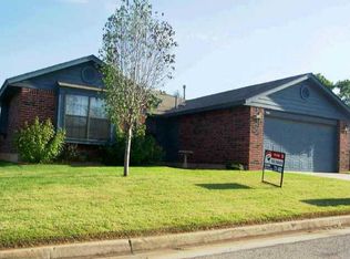 910 Valley Ct, Edmond, OK 73012