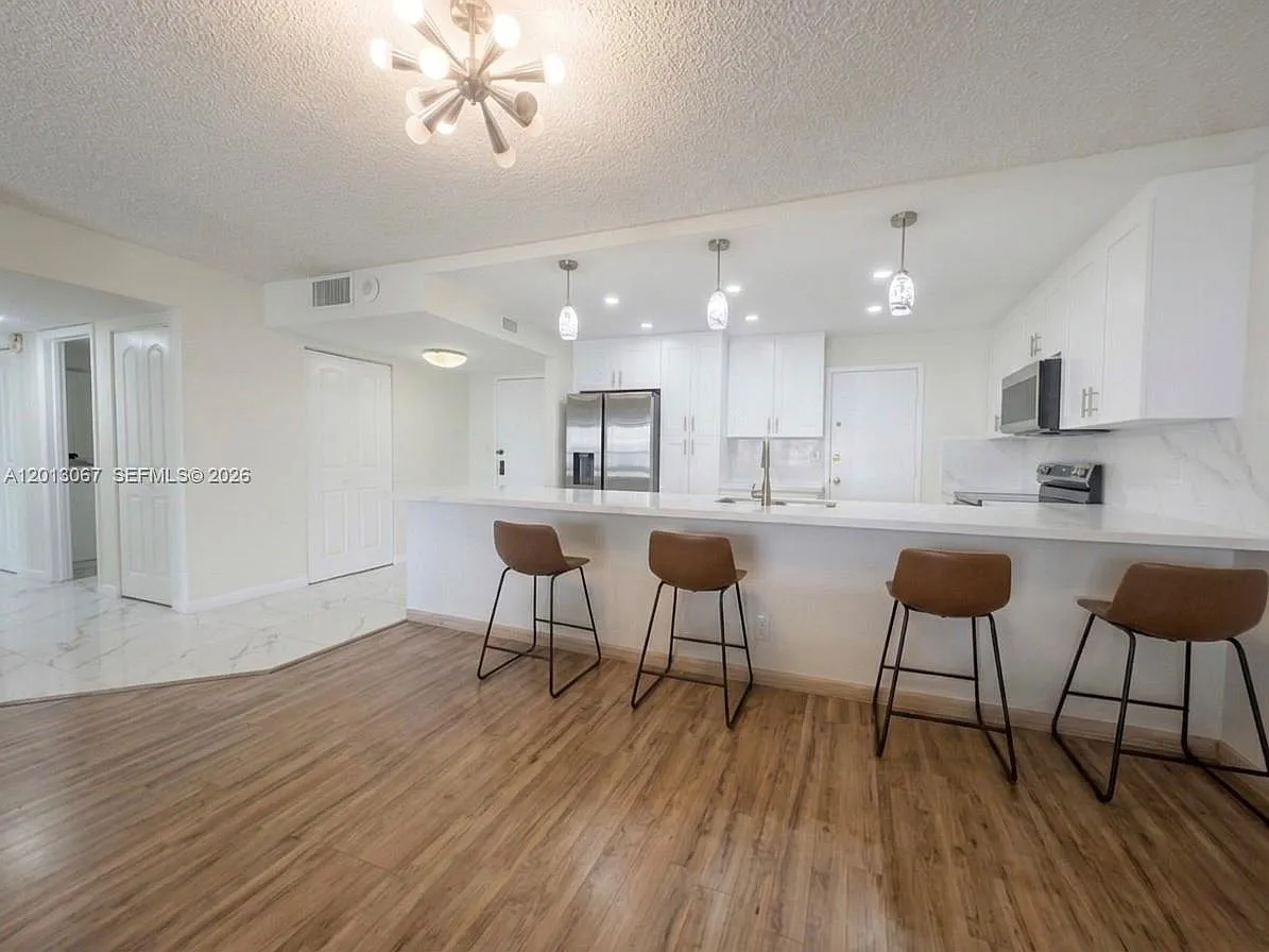 Building Photo - 3800 S Ocean Dr #1016