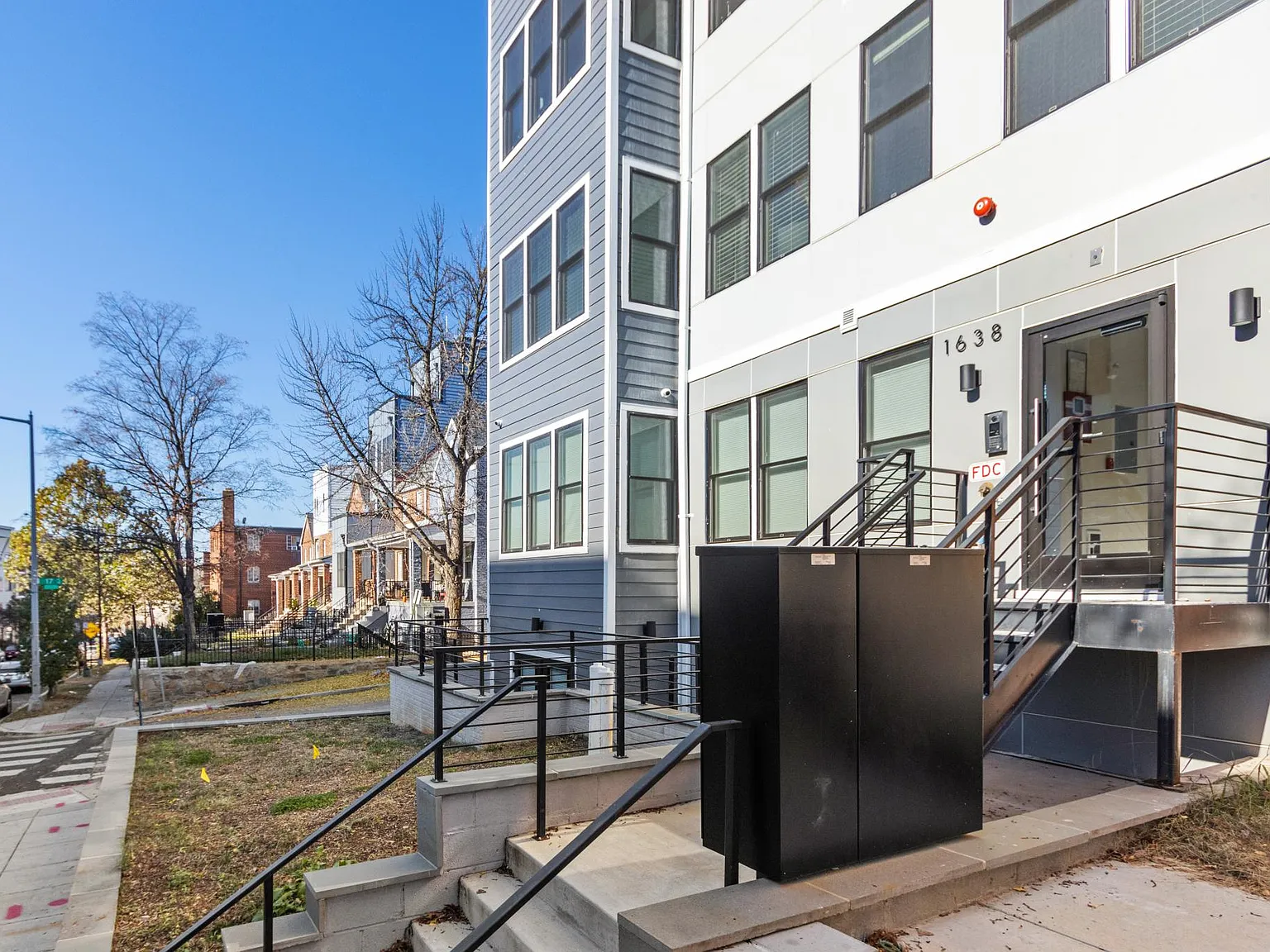 1638 K St NE — Photo 2