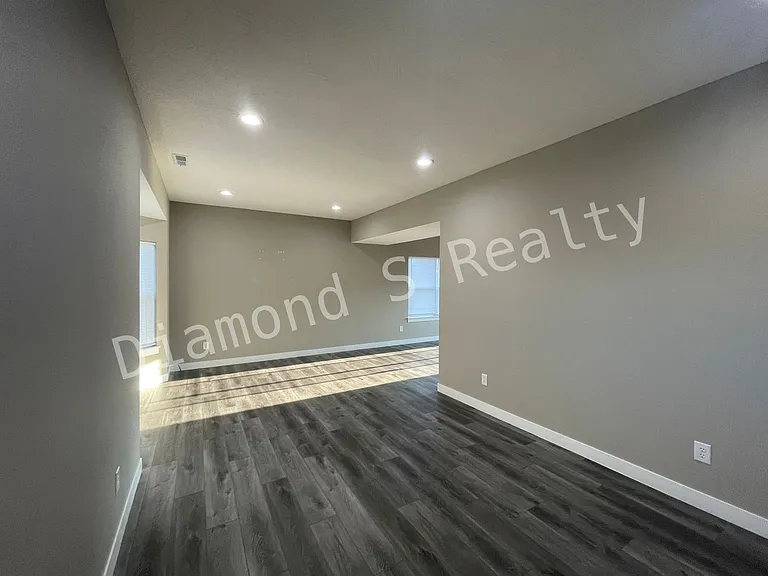 2108 N 26th St — Photo 3