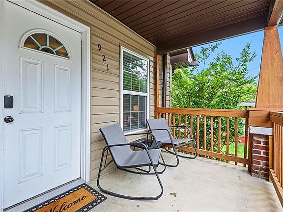 4th image of 921 Pichard St