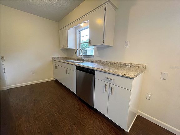 5th image of 145 Aragon Ave