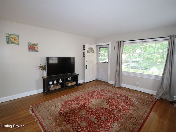 5th image of 941 Parkway Dr