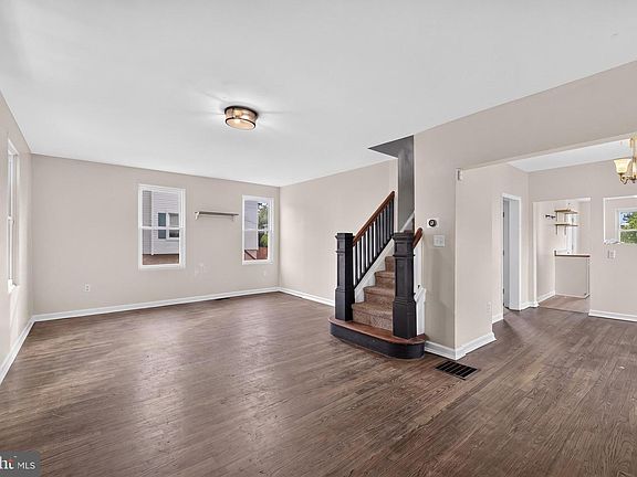 5th image of 5302 Elsrode Ave