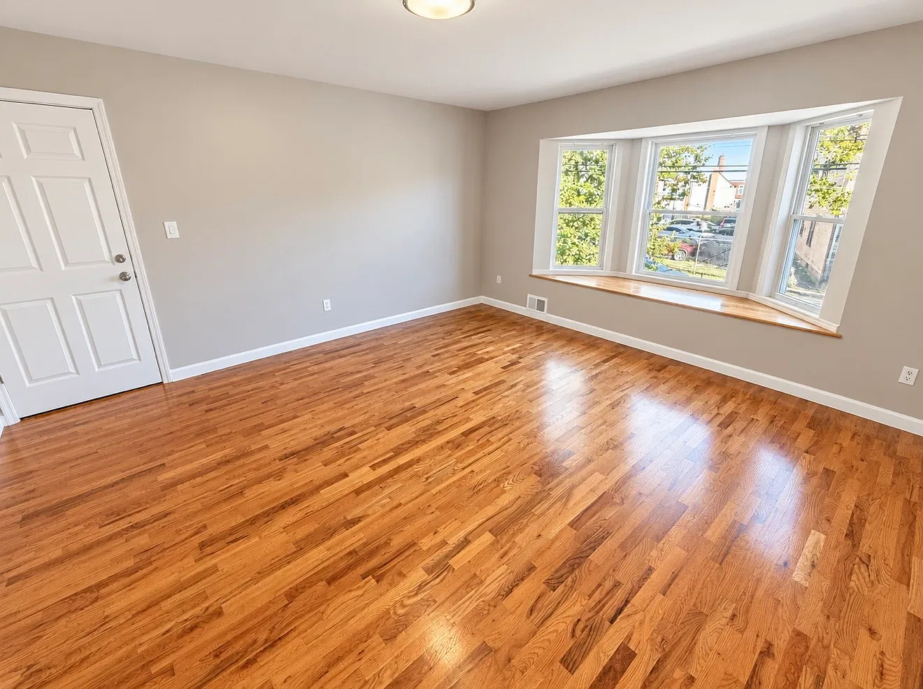 3 bed, 1200 sqft, $2,800 — Photo 3