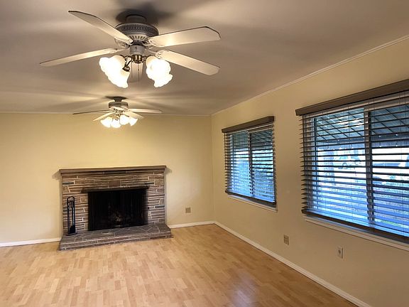 3rd image of 601 S Mayflower Ave