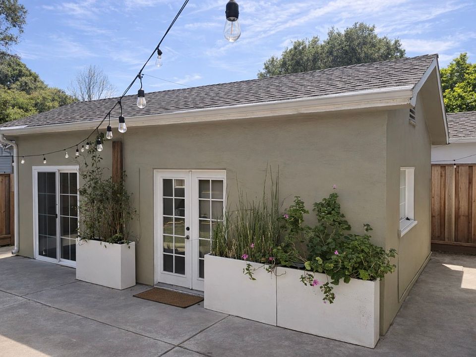 1st image of 1048 Almanor Ave