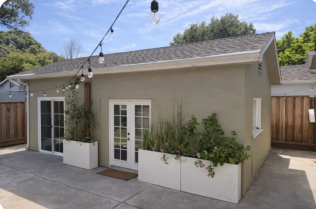 Photo 1 of 6 - 1048 Almanor Ave - Menlo Park, CA Primary Photo - 1048 Almanor Ave