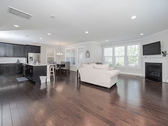 4th image of 518 Rowanwood Way