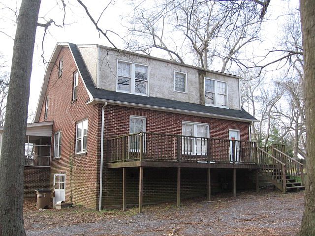 2nd image of 701 E Graham St