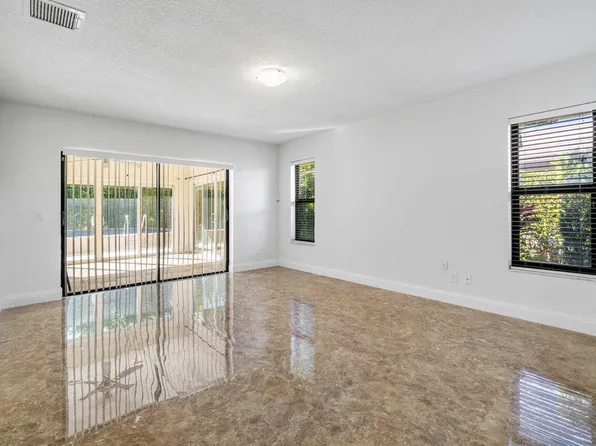 961 S Atlantic Drive, Lantana, FL 33462