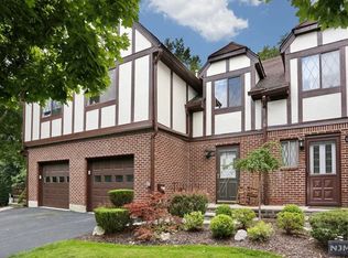122 Holiday Ln, River Vale, NJ 07675