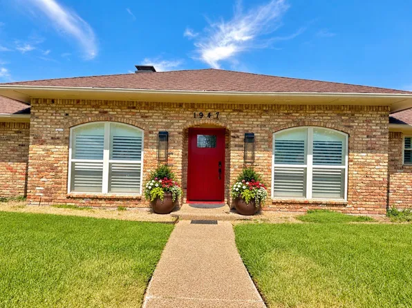 1947 Chesham Dr, Carrollton, TX 75007