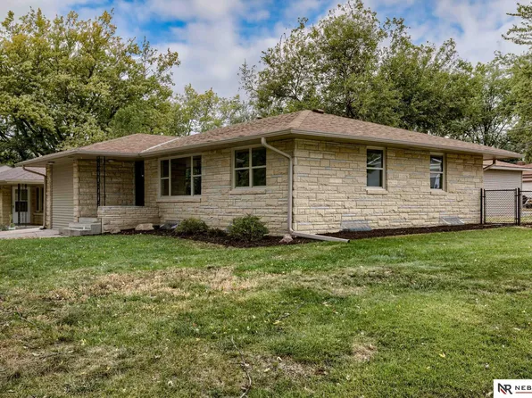 5140 Linden St, Lincoln, NE 68516
