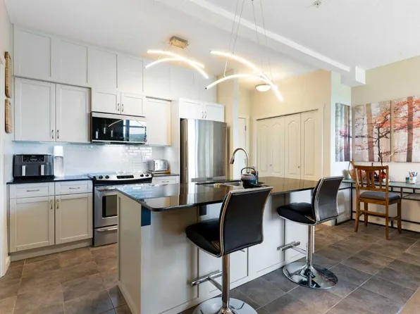 141 N Mountain St #202, Cochrane, AB T4C 1Z5