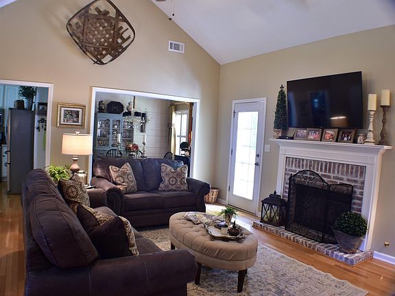 4th image of 140 Line Creek Cir
