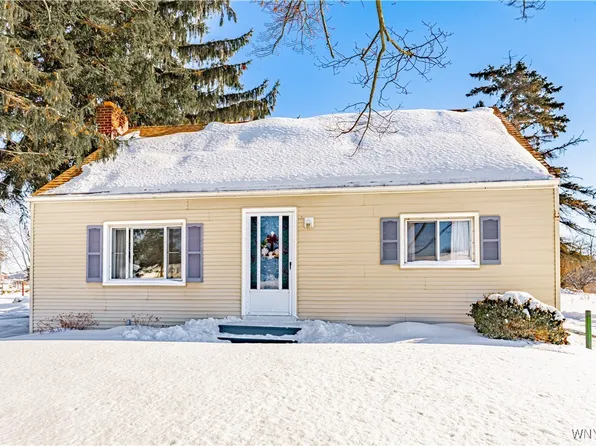 6107 Shawnee Rd, Sanborn, NY 14132