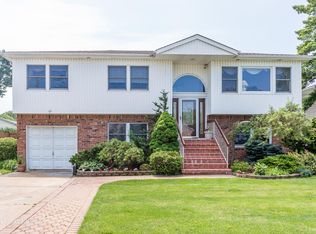 2414 Wood Ave, Bellmore, NY 11710