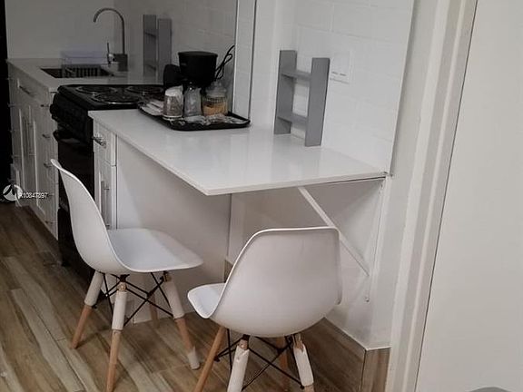 3rd image of 808 SE 2nd Ave #1-3