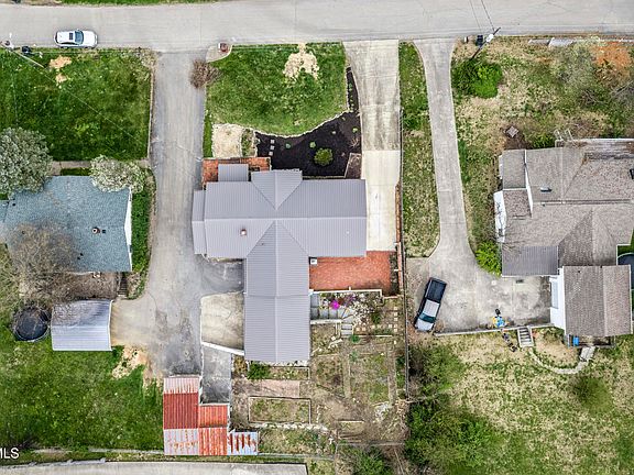 4th image of 1208 Robinhood Rd