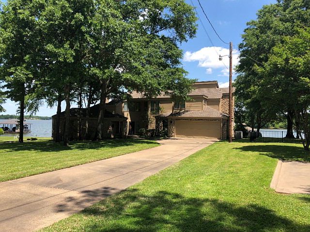 1st image of 225 N Beverly Dr