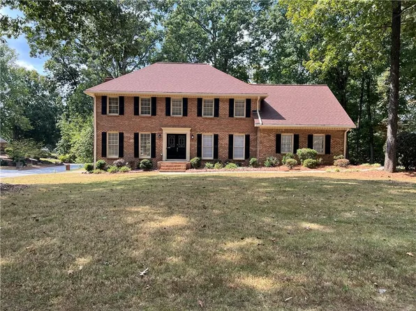 100 Saddle Creek Ct, Roswell, GA 30076